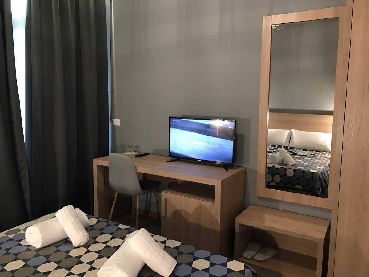 อาร์ก โฮเทล ติรานา Hotel Yzberish ภายนอก รูปภาพ