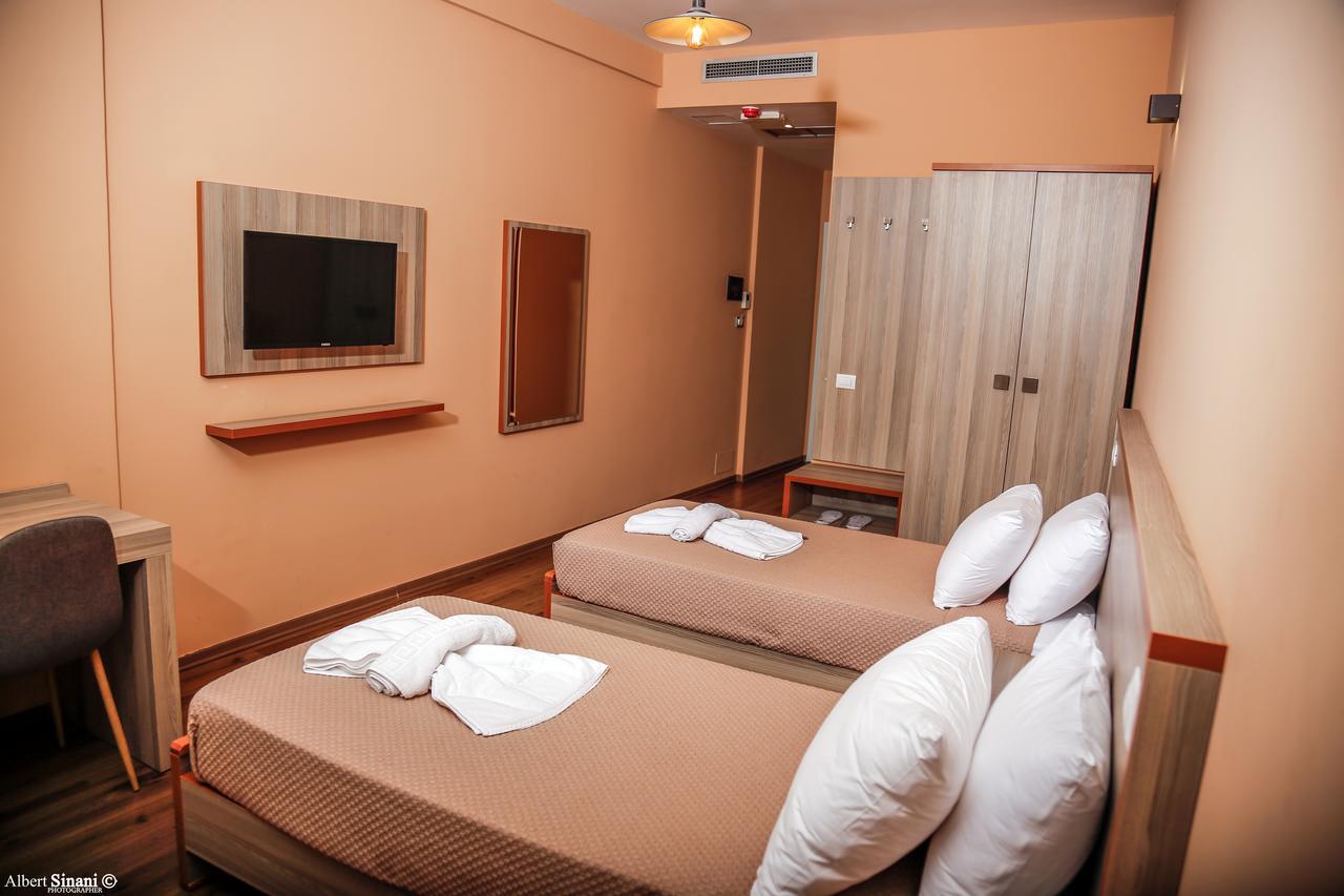 อาร์ก โฮเทล ติรานา Hotel Yzberish ภายนอก รูปภาพ