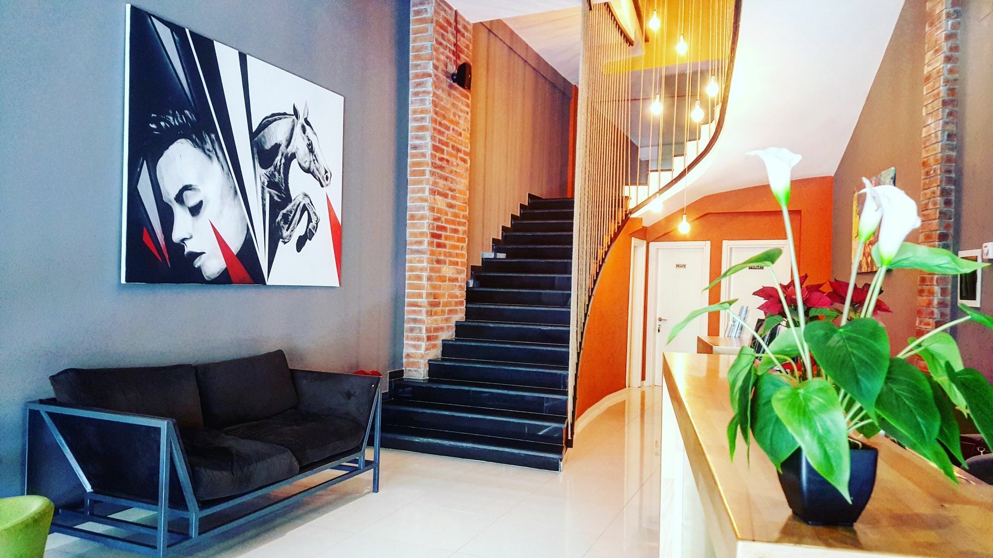 อาร์ก โฮเทล ติรานา Hotel Yzberish ภายนอก รูปภาพ